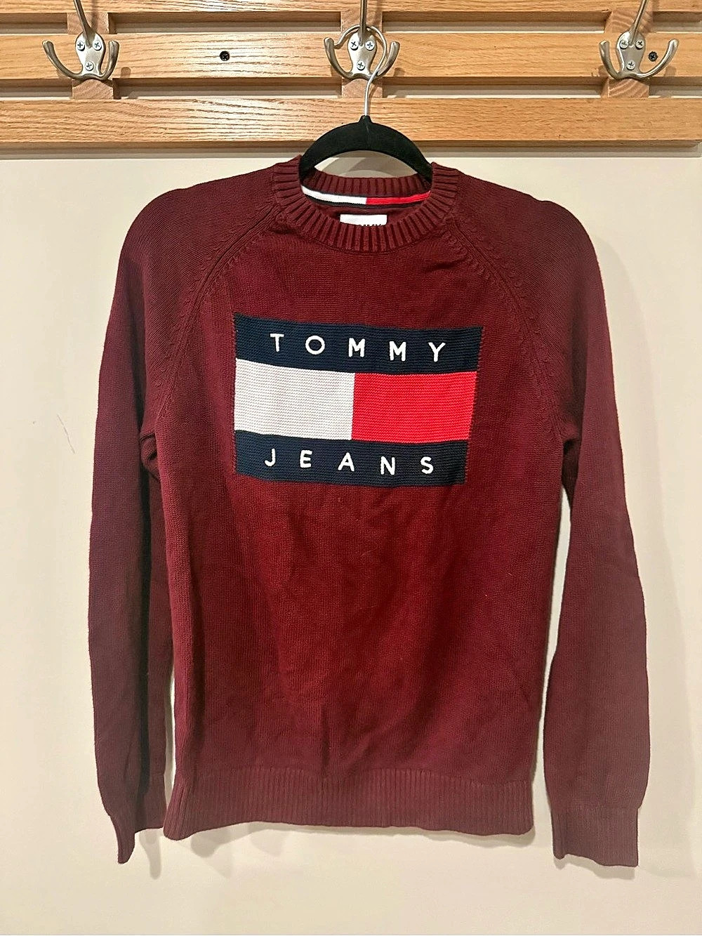 Tommy Jeans logo crewneck sweater Burgundy Cotton Crewneck Size XS Like New